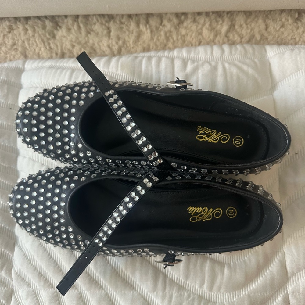 Stylish Black and Silver Women’s Flats